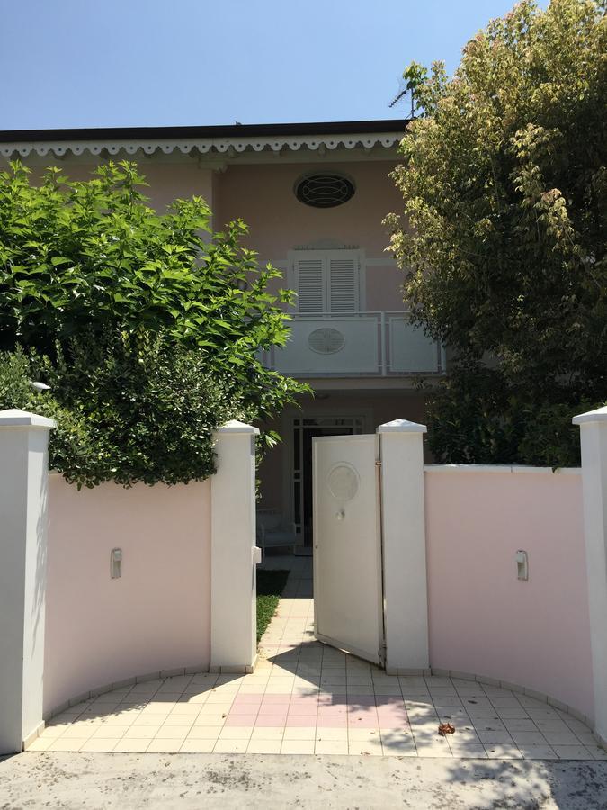 Villa Amelia Rooms Marina di Pietrasanta Bagian luar foto